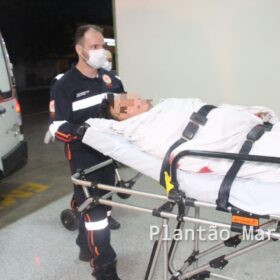 Homem é esfaqueado por vigilante noturno e populares queimam moto do suspeito em Maringá Foto 12 Fotos de Homem é esfaqueado por vigilante noturno e populares queimam moto do suspeito em Maringá