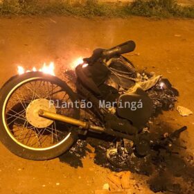 Homem é esfaqueado por vigilante noturno e populares queimam moto do suspeito em Maringá Foto 16 Fotos de Homem é esfaqueado por vigilante noturno e populares queimam moto do suspeito em Maringá