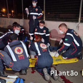 Motociclista sofre ferimentos graves após bater em carro capotado na rodovia PR-323 em Paiçandu Foto 2 Fotos de Motociclista sofre ferimentos graves após bater em carro capotado na rodovia PR-323 em Paiçandu