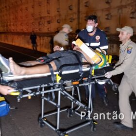 Motociclista sofre ferimentos graves após bater na traseira de caminhão em Maringá Foto 4 Fotos de Motociclista sofre ferimentos graves após bater na traseira de caminhão em Maringá