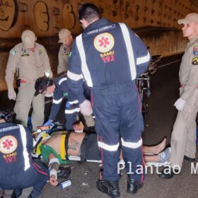 Motociclista sofre ferimentos graves após bater na traseira de caminhão em Maringá Foto 9 Fotos de Motociclista sofre ferimentos graves após bater na traseira de caminhão em Maringá