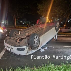 Mulher capota carro após bater em veículo estacionado em Maringá Foto 1 Fotos de Mulher capota carro após bater em veículo estacionado em Maringá