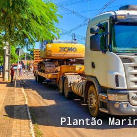 Mulher é socorrida de helicóptero após ter pernas esmagadas por carreta Foto 1 Fotos de Mulher é socorrida de helicóptero após ter pernas esmagadas por carreta