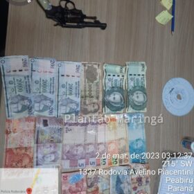 Piratas do Asfalto agridem motorista de ônibus durante assalto e trocam tiros com a polícia rodoviária na fuga Foto 5 Fotos de Piratas do Asfalto agridem motorista de ônibus durante assalto e trocam tiros com a polícia rodoviária na fuga