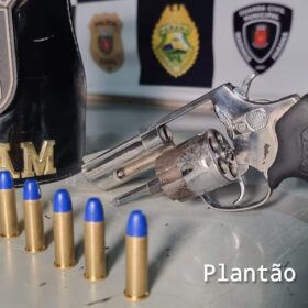 Polícia Militar prende dupla armada e evita possível homicídio em Maringá Foto 10 Fotos de Polícia Militar prende dupla armada e evita possível homicídio em Maringá