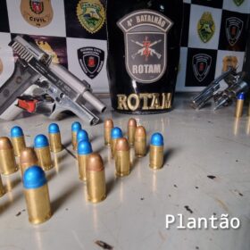 Polícia Militar prende dupla armada e evita possível homicídio em Maringá Foto 9 Fotos de Polícia Militar prende dupla armada e evita possível homicídio em Maringá
