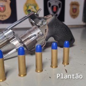 Polícia Militar prende dupla armada e evita possível homicídio em Maringá Foto 7 Fotos de Polícia Militar prende dupla armada e evita possível homicídio em Maringá