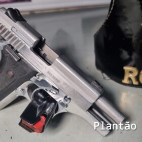 Polícia Militar prende dupla armada e evita possível homicídio em Maringá Foto 5 Fotos de Polícia Militar prende dupla armada e evita possível homicídio em Maringá