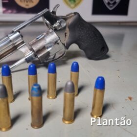 Polícia Militar prende dupla armada e evita possível homicídio em Maringá Foto 4 Fotos de Polícia Militar prende dupla armada e evita possível homicídio em Maringá