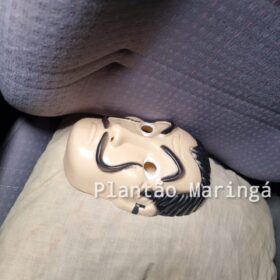 Bandidos usam máscaras de La casa de papel para roubar veículo em Maringá Foto 3 Fotos de Bandidos usam máscaras de La casa de papel para roubar veículo em Maringá