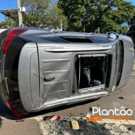 Colisão seguida de capotamento em Maringá deixa dois feridos Foto 9 Fotos de Colisão seguida de capotamento em Maringá deixa dois feridos