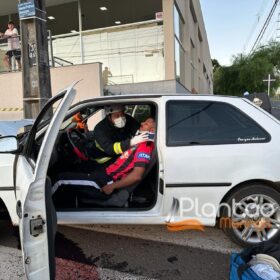 Duas pessoas ficaram feridas após colisão traseira em Maringá Foto 5 Fotos de Duas pessoas ficaram feridas após colisão traseira em Maringá
