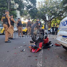 Dupla sofre acidente durante fuga da Polícia Militar após assalto em Maringá Foto 20 Fotos de Dupla sofre acidente durante fuga da Polícia Militar após assalto em Maringá