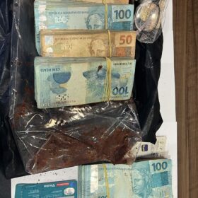 Funcionário furta mais de R$ 40 mil de empresa e enterrar no quintal de casa em Sarandi Foto 2 Fotos de Funcionário furta mais de R$ 40 mil de empresa e enterrar no quintal de casa em Sarandi