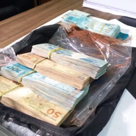Funcionário furta mais de R$ 40 mil de empresa e enterrar no quintal de casa em Sarandi Foto 5 Fotos de Funcionário furta mais de R$ 40 mil de empresa e enterrar no quintal de casa em Sarandi