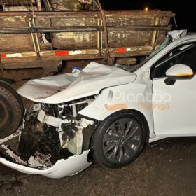 Máquina de lavar roupas cai de caminhão e provoca acidente impressionante em Maringá Foto 18 Fotos de Máquina de lavar roupas cai de caminhão e provoca acidente impressionante em Maringá