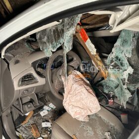 Máquina de lavar roupas cai de caminhão e provoca acidente impressionante em Maringá Foto 7 Fotos de Máquina de lavar roupas cai de caminhão e provoca acidente impressionante em Maringá
