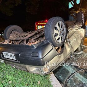 Motorista embriagado avança preferencial, causa acidente e tenta fugir empurrando carro em Maringá Foto 5 Fotos de Motorista embriagado avança preferencial, causa acidente e tenta fugir empurrando carro em Maringá