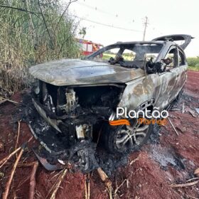 Mulher é sequestrada e ladrões colocam fogo no carro da vítima em Maringá Foto 2 Fotos de Mulher é sequestrada e ladrões colocam fogo no carro da vítima em Maringá
