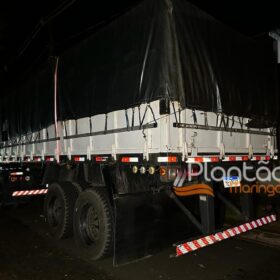 Polícia Militar de Maringá recupera carreta carregada com fertilizante roubada em Ponta Grossa Foto 1 Fotos de Polícia Militar de Maringá recupera carreta carregada com fertilizante roubada em Ponta Grossa