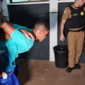 Rotam prende trio com carro roubado, droga, e simulacro de pistola em Maringá Foto 8 Fotos de Rotam prende trio com carro roubado, droga, e simulacro de pistola em Maringá