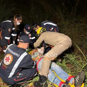 Ao perder o controle da motocicleta, homem cai em ribanceira em Maringá Foto 4 Fotos de Ao perder o controle da motocicleta, homem cai em ribanceira em Maringá