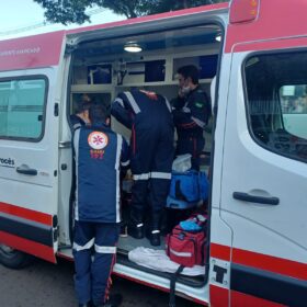 Câmera registra acidente que deixou casal de motociclista ferido em Maringá Foto 4 Fotos de Câmera registra acidente que deixou casal de motociclista ferido em Maringá