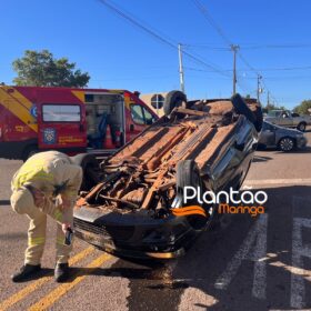 Carro capota após colisão com outro veículo em Maringá; o acidente foi registrado por uma câmera de segurança Foto 4 Fotos de Carro capota após colisão com outro veículo em Maringá; o acidente foi registrado por uma câmera de segurança