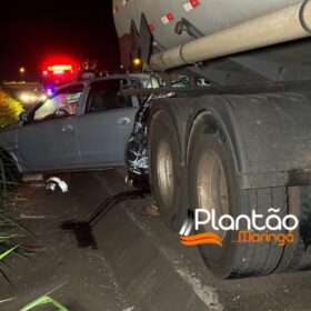 Carro desgovernado prensa caminhoneiro contra carreta em Maringá, a vítima morreu na hora Foto 17 Fotos de Carro desgovernado prensa caminhoneiro contra carreta em Maringá, a vítima morreu na hora