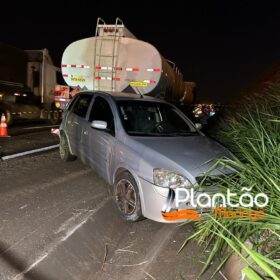 Carro desgovernado prensa caminhoneiro contra carreta em Maringá, a vítima morreu na hora Foto 6 Fotos de Carro desgovernado prensa caminhoneiro contra carreta em Maringá, a vítima morreu na hora