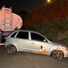 Carro desgovernado prensa caminhoneiro contra carreta em Maringá, a vítima morreu na hora Foto 8 Fotos de Carro desgovernado prensa caminhoneiro contra carreta em Maringá, a vítima morreu na hora