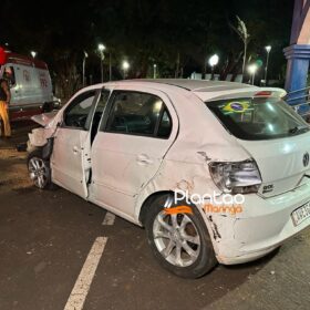Carro 'voa', após motorista discutir com a mãe e joga veículo contra praça em Maringá Foto 20 Fotos de Carro 'voa', após motorista discutir com a mãe e joga veículo contra praça em Maringá