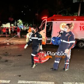 Carro 'voa', após motorista discutir com a mãe e joga veículo contra praça em Maringá Foto 3 Fotos de Carro 'voa', após motorista discutir com a mãe e joga veículo contra praça em Maringá
