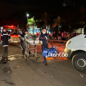 Carro 'voa', após motorista discutir com a mãe e joga veículo contra praça em Maringá Foto 23 Fotos de Carro 'voa', após motorista discutir com a mãe e joga veículo contra praça em Maringá