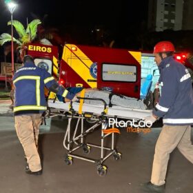 Carro 'voa', após motorista discutir com a mãe e joga veículo contra praça em Maringá Foto 24 Fotos de Carro 'voa', após motorista discutir com a mãe e joga veículo contra praça em Maringá