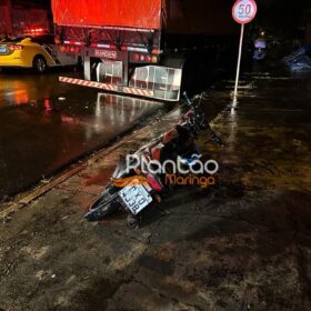 Funcionária da Santa Casa é intubada após bater em carreta estacionada em Maringá Foto 11 Fotos de Funcionária da Santa Casa é intubada após bater em carreta estacionada em Maringá