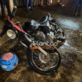 Funcionária da Santa Casa é intubada após bater em carreta estacionada em Maringá Foto 3 Fotos de Funcionária da Santa Casa é intubada após bater em carreta estacionada em Maringá