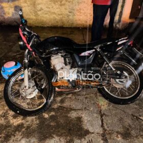 Funcionária da Santa Casa é intubada após bater em carreta estacionada em Maringá Foto 5 Fotos de Funcionária da Santa Casa é intubada após bater em carreta estacionada em Maringá