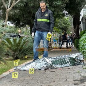 Identificado trio preso suspeito de matar homem com tiros de fuzil em Maringá Foto 23 Fotos de Identificado trio preso suspeito de matar homem com tiros de fuzil em Maringá