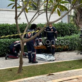 Homem é executado com mais de 40 tiros, inclusive de fuzil em Maringá Foto 7 Fotos de Homem é executado com mais de 40 tiros, inclusive de fuzil em Maringá