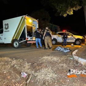 Homem vai atender chamado na porta de casa e é assassinado a tiros Foto 2 Fotos de Homem vai atender chamado na porta de casa e é assassinado a tiros