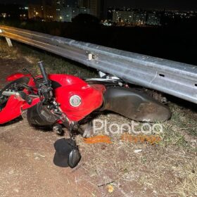 Homem fica ferido após queda de moto em Maringá Foto 3 Fotos de Homem fica ferido após queda de moto em Maringá