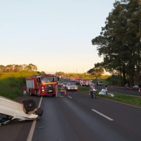 Moça que foi ejetada de veículo em acidente na rodovia BR-376, em Maringá morre no hospital Foto 7 Fotos de Moça que foi ejetada de veículo em acidente na rodovia BR-376, em Maringá morre no hospital