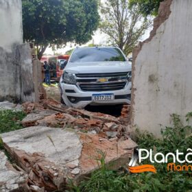 Motociclista é intubado após acidente envolvendo três veículos em Maringá Foto 3 Fotos de Motociclista é intubado após acidente envolvendo três veículos em Maringá