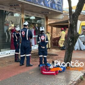 Operário fica soterrado após barranco desmoronar em obra em Maringá Foto 12 Fotos de Operário fica soterrado após barranco desmoronar em obra em Maringá