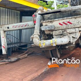 Operário fica soterrado após barranco desmoronar em obra em Maringá Foto 15 Fotos de Operário fica soterrado após barranco desmoronar em obra em Maringá