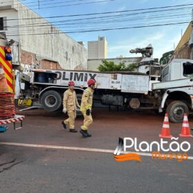 Operário fica soterrado após barranco desmoronar em obra em Maringá Foto 7 Fotos de Operário fica soterrado após barranco desmoronar em obra em Maringá