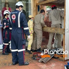 Operário fica soterrado após barranco desmoronar em obra em Maringá Foto 10 Fotos de Operário fica soterrado após barranco desmoronar em obra em Maringá
