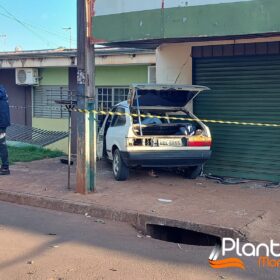 Passageiro morre após carro bater em contra parede e condutor que é amigo da vítima foge sem prestar socorro em Sarandi Foto 13 Fotos de Passageiro morre após carro bater em contra parede e condutor que é amigo da vítima foge sem prestar socorro em Sarandi