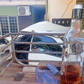 Passageiro morre após carro bater em contra parede e condutor que é amigo da vítima foge sem prestar socorro em Sarandi Foto 15 Fotos de Passageiro morre após carro bater em contra parede e condutor que é amigo da vítima foge sem prestar socorro em Sarandi